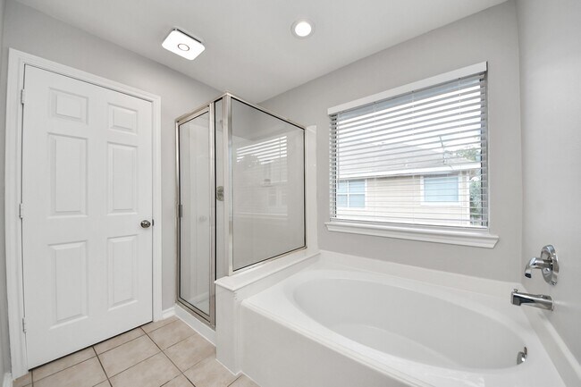 Building Photo - 16850 Brooktondale Ct