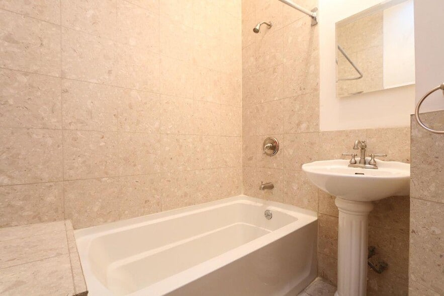 Building Photo - 2143 W Bowler St