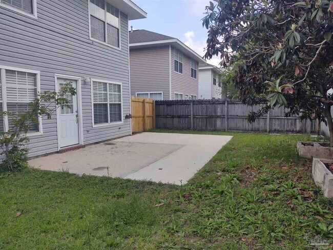 Building Photo - 6351 Cottage Woods Dr