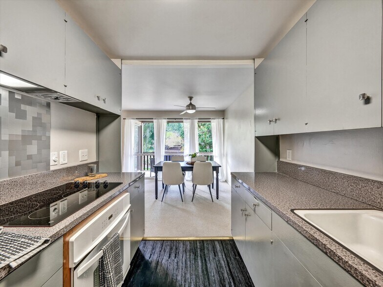 Kitchen & Dining Rooms - 38 Surrey Ln