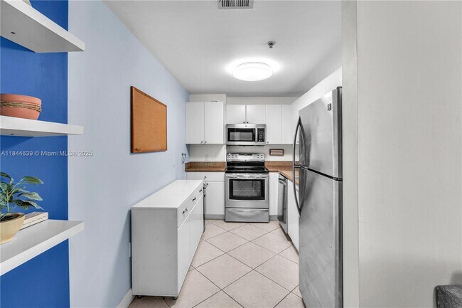 Building Photo - 2280 SW 32nd Ave