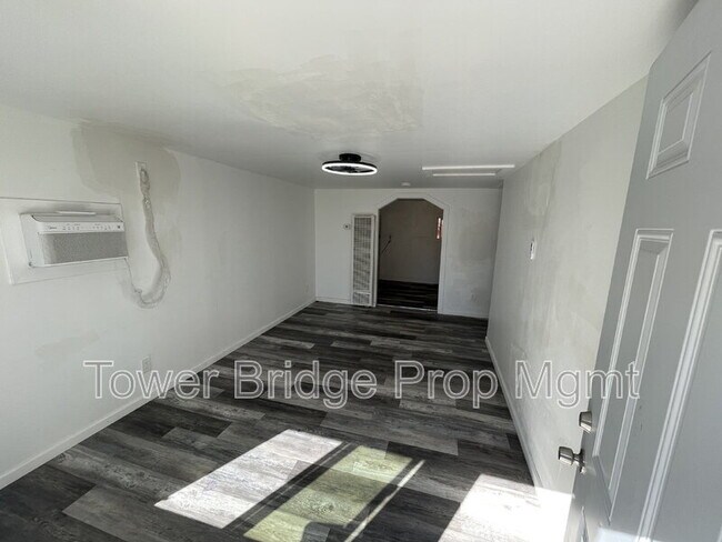 Building Photo - 474 Harding Ave