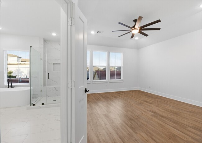 Building Photo - 1243 W 23rd St