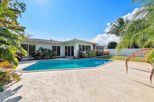 Building Photo - 1353 SE 7th Ct