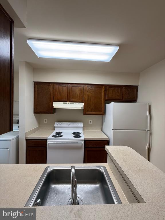 Building Photo - 106 Wind Ridge Dr