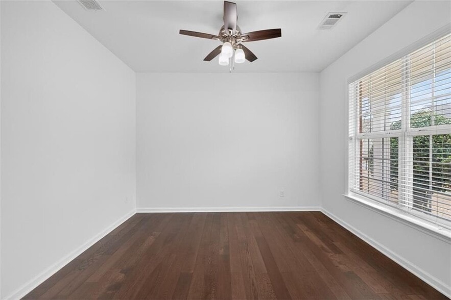 Building Photo - 5008 Bethpage Dr NE