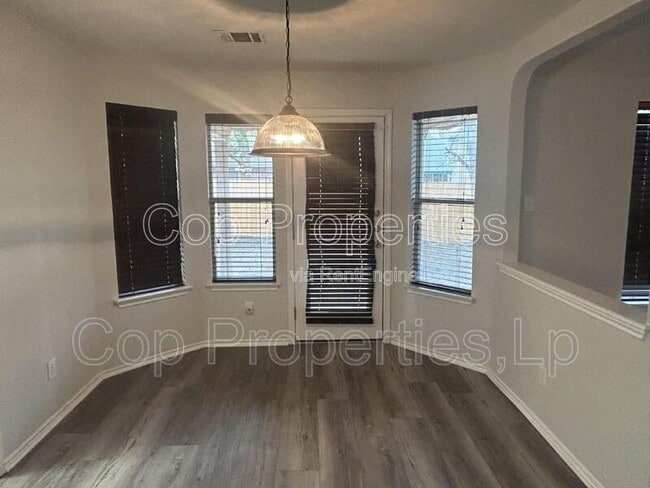 Building Photo - 307 Lucille