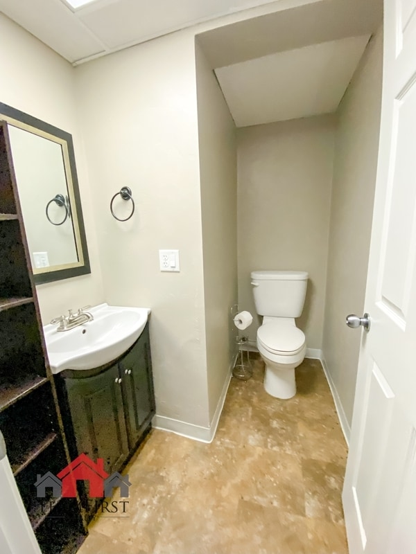 Building Photo - 1256 Crown Ct