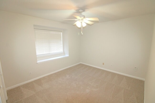 Building Photo - 2 Bedroom Condo in South Park!