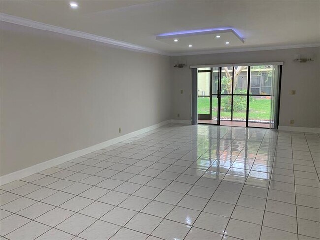Building Photo - 434 Lakeview Dr