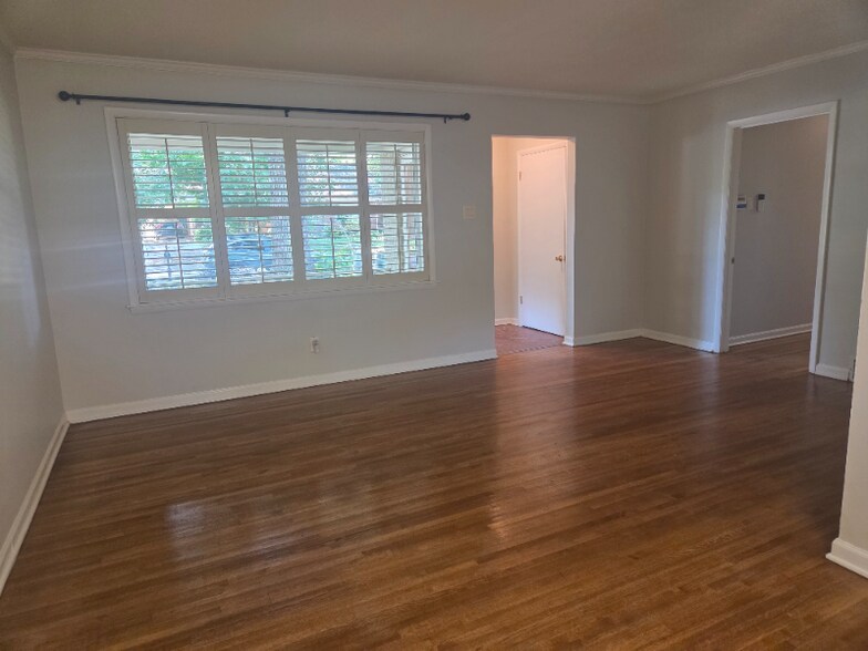 Building Photo - 5360 Brenton Ave