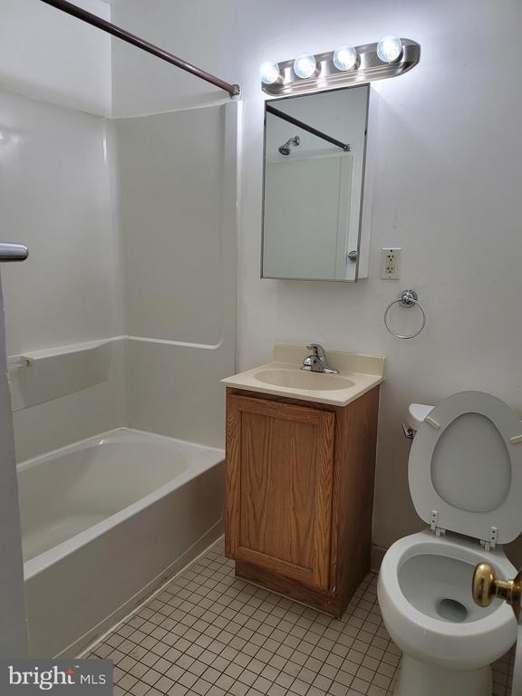 Building Photo - 625 Chesapeake St SE