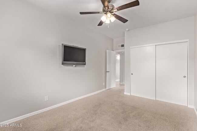 Building Photo - 3710 E Altadena Ave