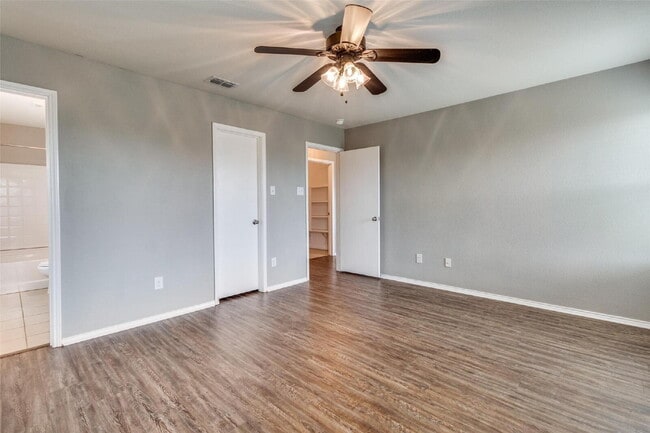 Building Photo - 1434 Raven Dr W
