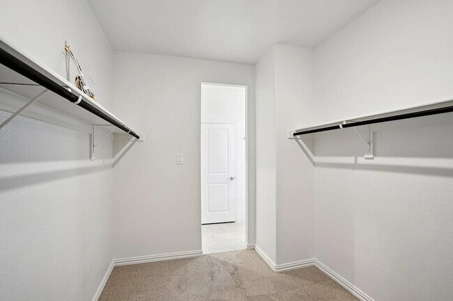 Building Photo - 704 Edgehurst Dr