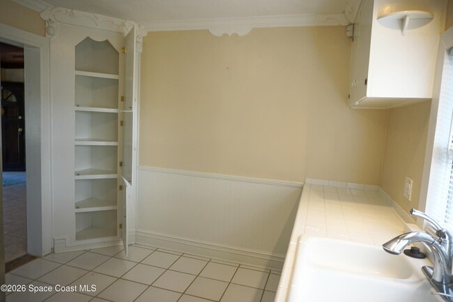 Building Photo - 2812 Shwonda Ave NE