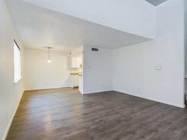 Building Photo - 2124 Burton Dr