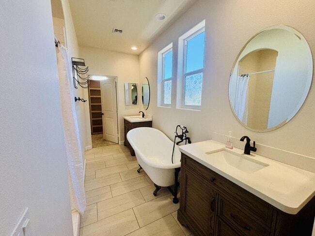 Building Photo - Gorgeous 3 bd, 4 ba Townhome in 55+ Community