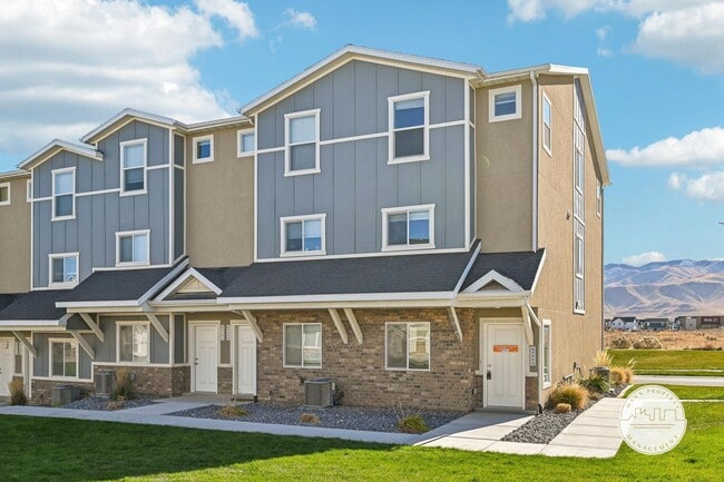 Building Photo - Dublin Farms Townhomes