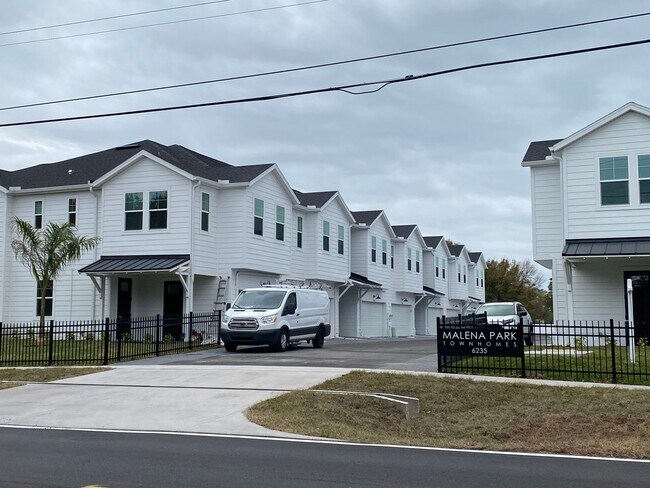 Building Photo - Brand New Craftsman Style Constructed Town...