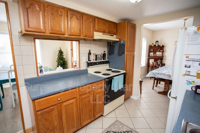 Building Photo - 207 Empress Ct