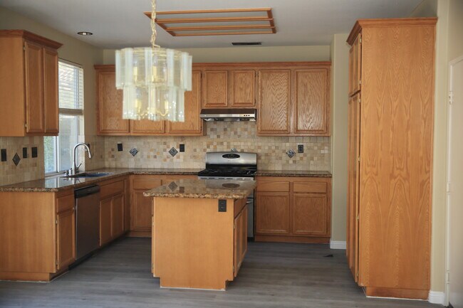 Building Photo - 42084 Orange Blossom Dr