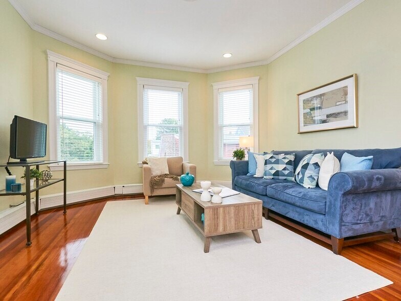 Building Photo - 12 White Ave