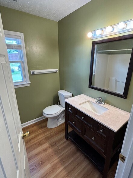 Bath - 125 Macey Ave