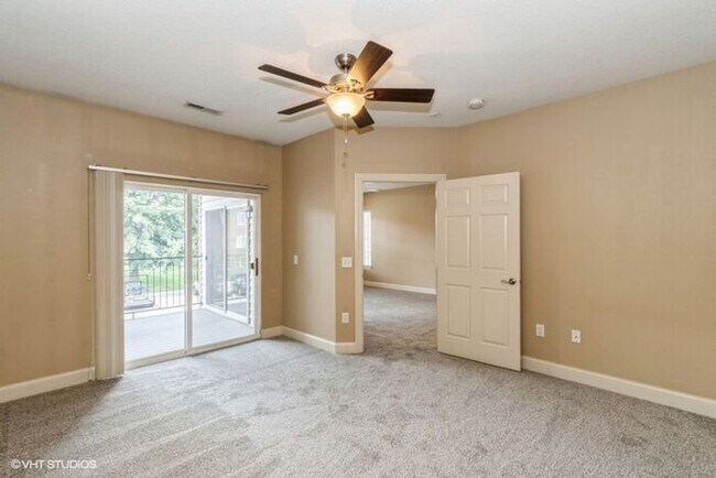 Building Photo - $2,100 | 3 Bedroom, 2 Bathroom Condo | No ...