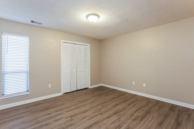 Building Photo - 338 St Patrick Dr SW