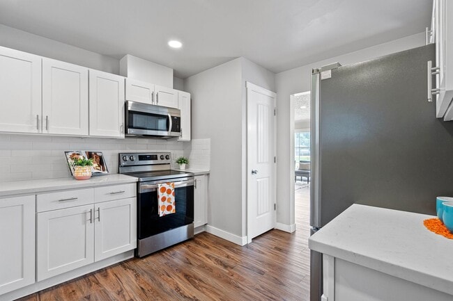 Building Photo - Spacious 4-Bedroom Home in South Capitol O...
