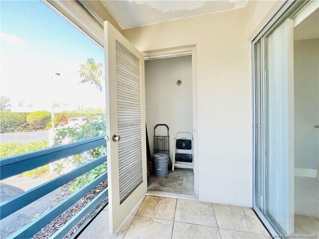 Building Photo - 11000 S Ocean Dr
