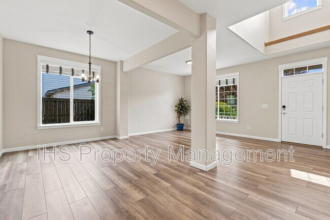 Building Photo - 9711 Nottingham Dr