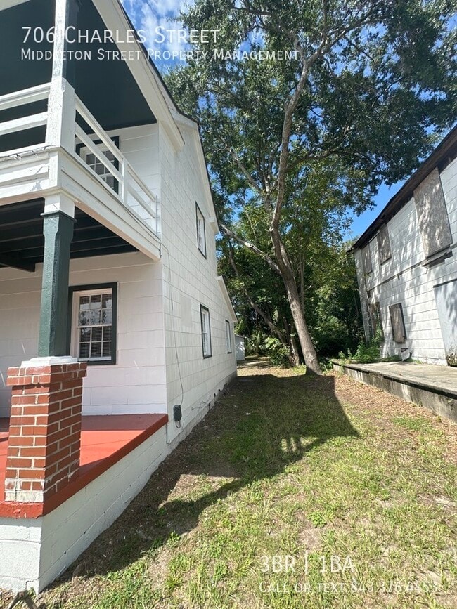 Building Photo - 706 Charles St