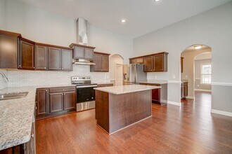 Building Photo - 732 Shelburne Ln