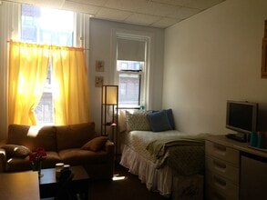Building Photo - 405 Beacon St