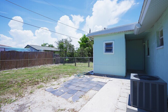 Building Photo - 1193 S Alhambra Cir