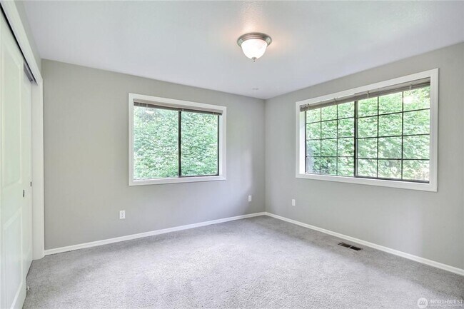 Building Photo - 5406 122nd Ave E