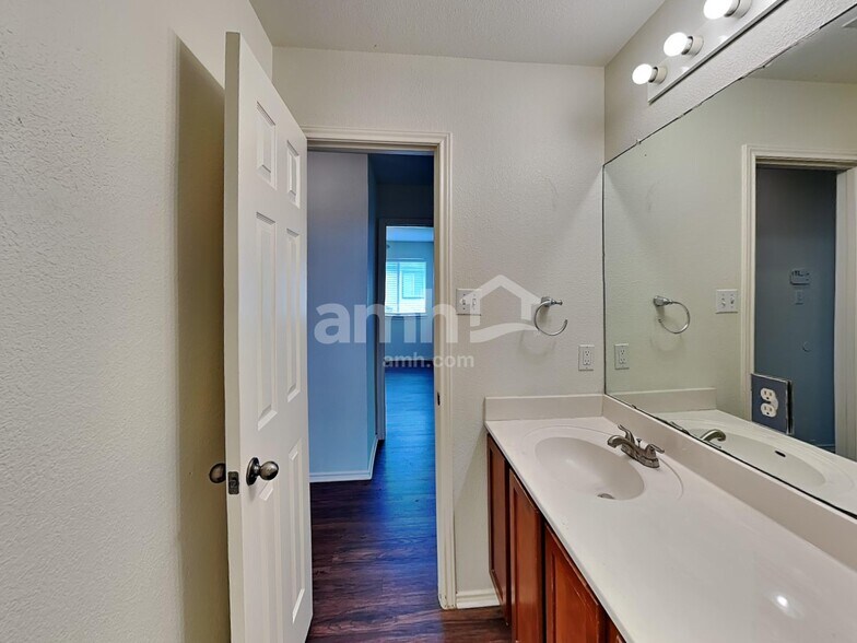 Building Photo - 14712 Bruno Cir