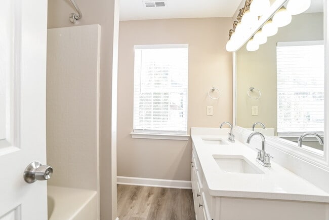 Building Photo - 4728 Aldersbrook Dr