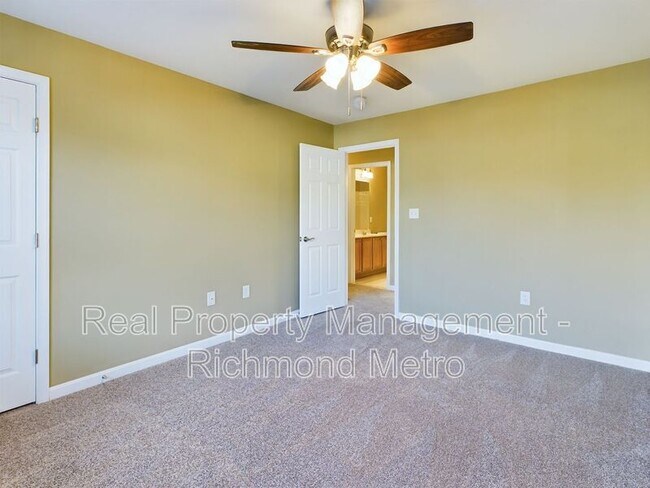 Building Photo - 6431 Kings Crest Ct