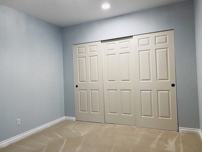 Building Photo - 5 Bedroom Craftsman - Home Great Schools - Cul-De-Sac - Pets Welcome