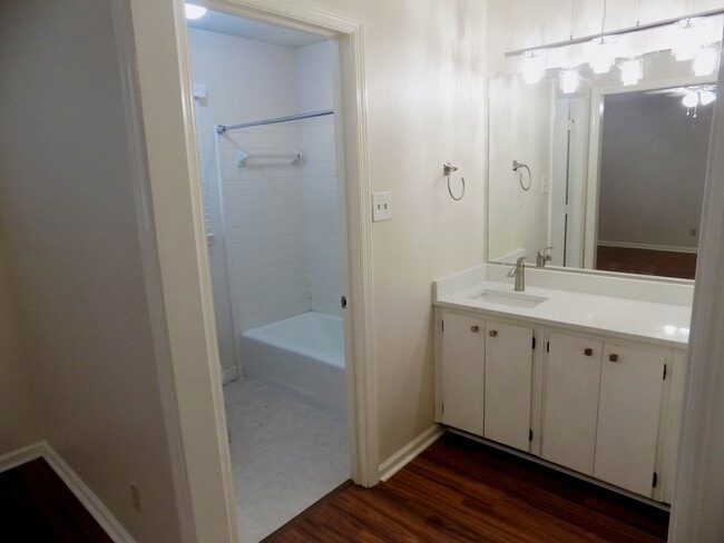 Building Photo - 3-Bedroom 2-Bathroom in Georgetown with Tons of Space!