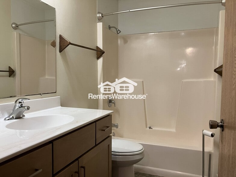 Building Photo - 2706 Bongey Dr