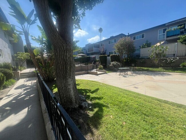 Building Photo - 6301 Coldwater Canyon Ave