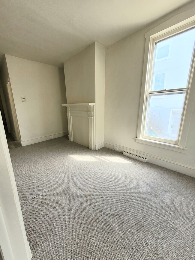 Building Photo - 86 E Franklin St