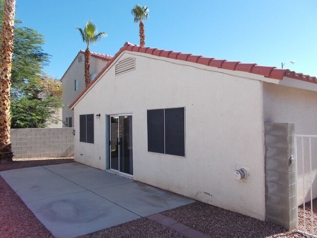 Building Photo - Charming Single-Story Home with 3 Bedrooms...