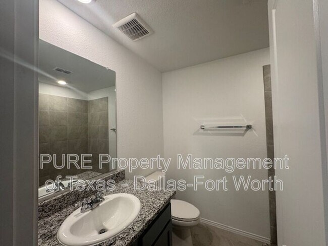 Building Photo - 2929 Dora Dr