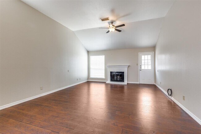 Building Photo - 4748 Bracken Dr