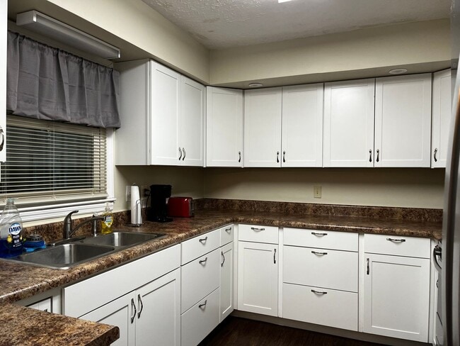 Building Photo - Furnished 2 Bedroom in Riverbend